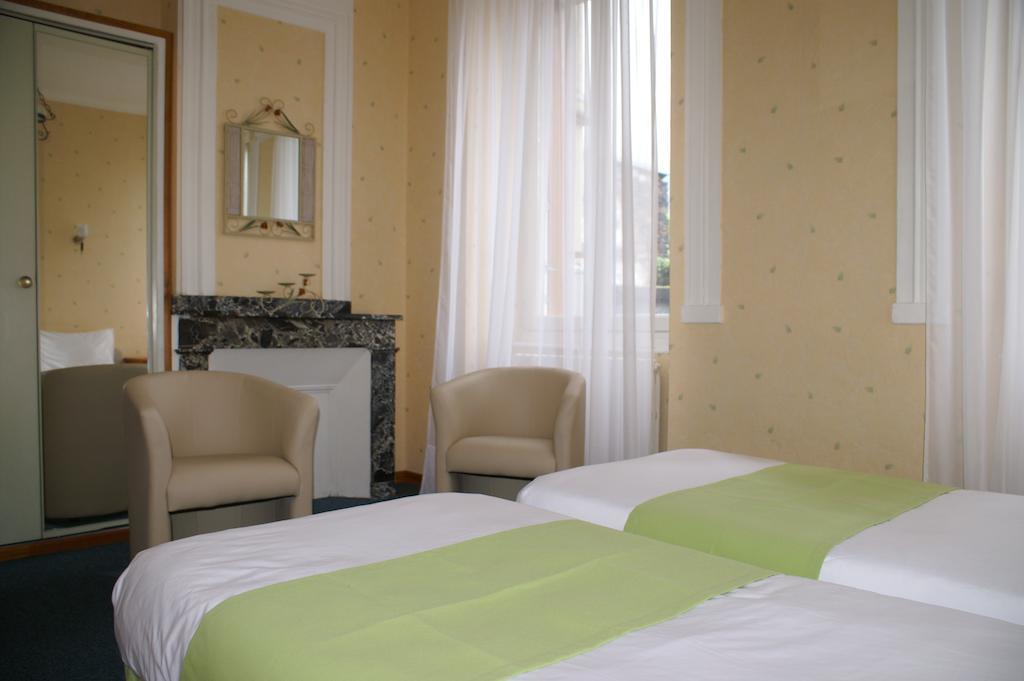 Hotel Celeste Bagnères-de-Luchon Δωμάτιο φωτογραφία