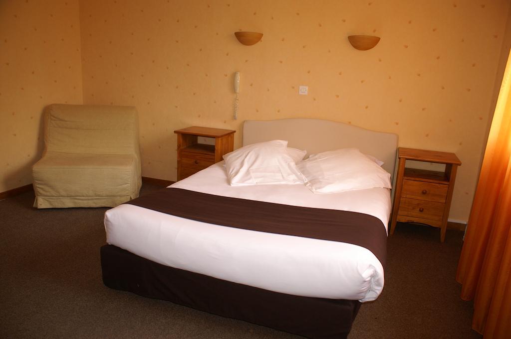 Hotel Celeste Bagnères-de-Luchon Δωμάτιο φωτογραφία