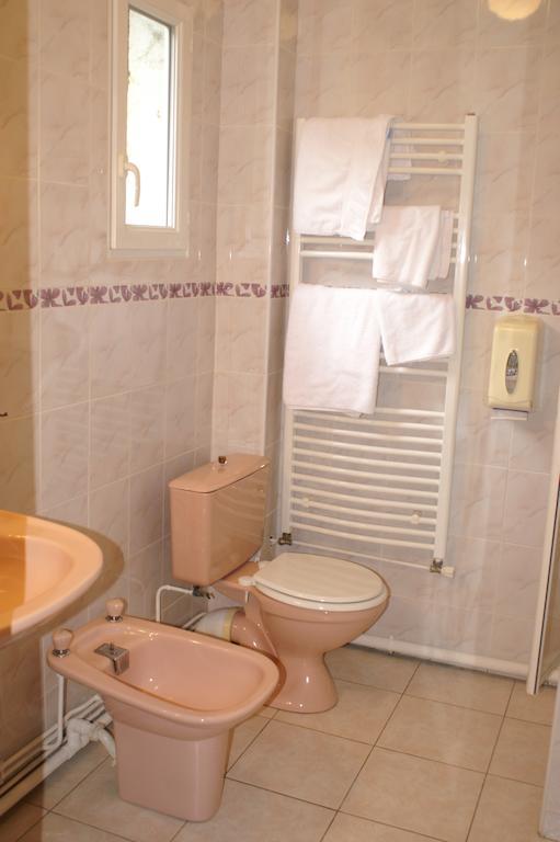 Hotel Celeste Bagnères-de-Luchon Δωμάτιο φωτογραφία