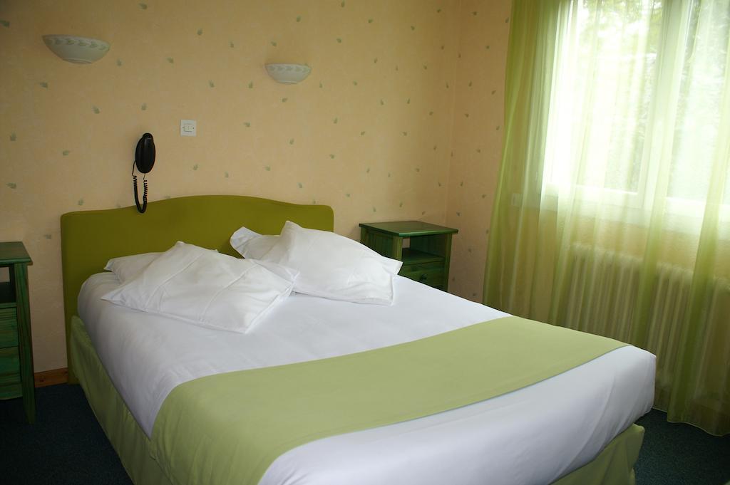 Hotel Celeste Bagnères-de-Luchon Δωμάτιο φωτογραφία