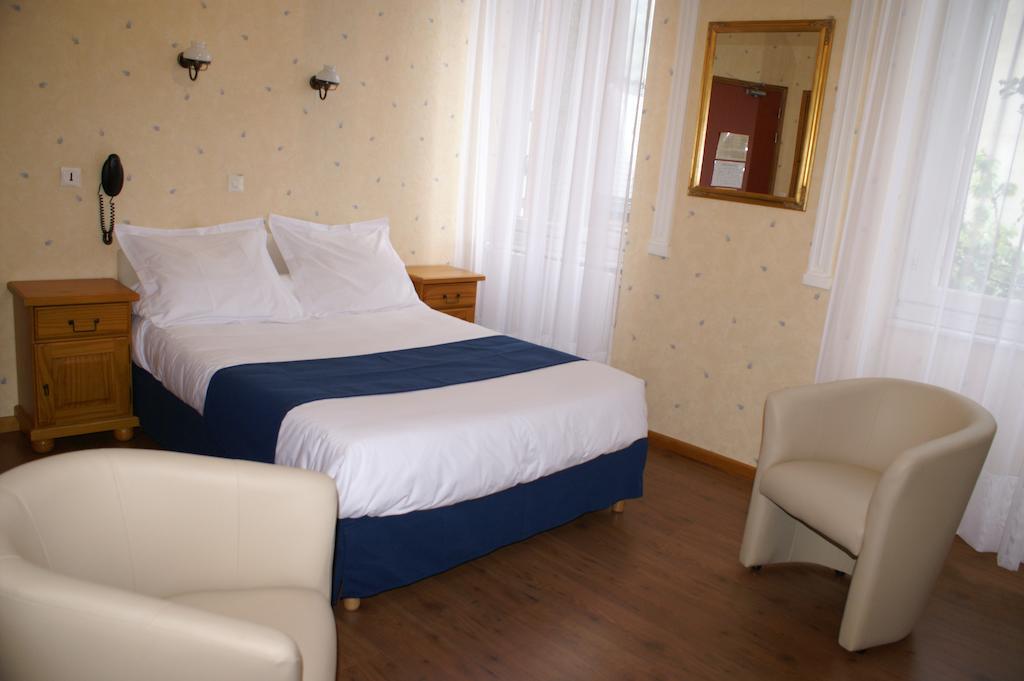 Hotel Celeste Bagnères-de-Luchon Δωμάτιο φωτογραφία