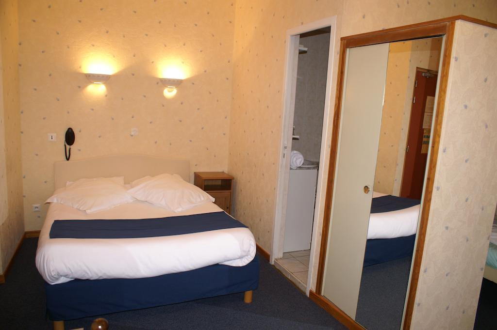 Hotel Celeste Bagnères-de-Luchon Δωμάτιο φωτογραφία