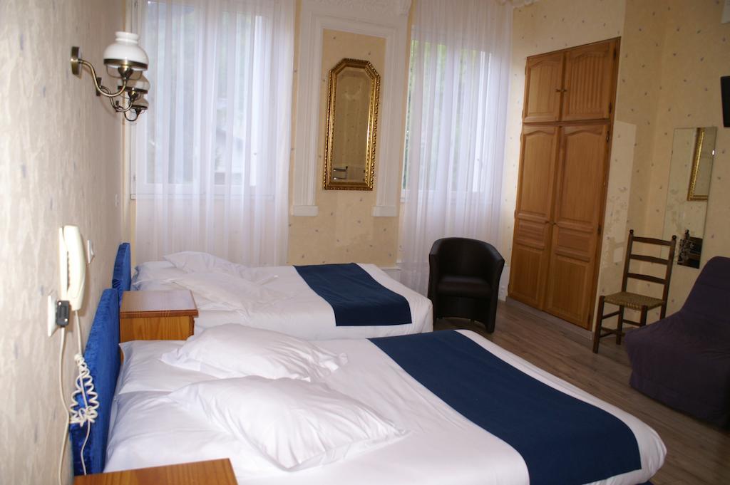 Hotel Celeste Bagnères-de-Luchon Δωμάτιο φωτογραφία