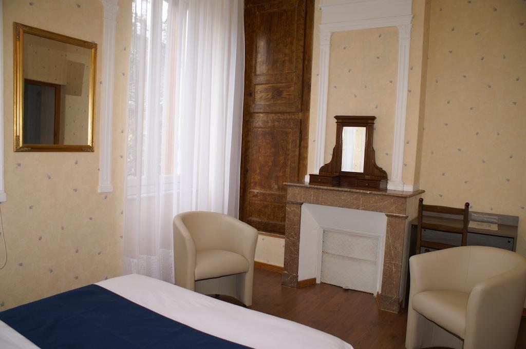 Hotel Celeste Bagnères-de-Luchon Δωμάτιο φωτογραφία
