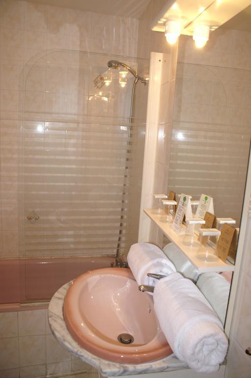 Hotel Celeste Bagnères-de-Luchon Δωμάτιο φωτογραφία