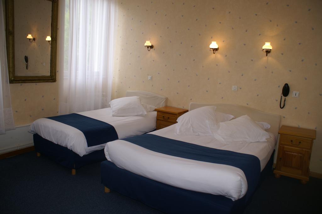 Hotel Celeste Bagnères-de-Luchon Δωμάτιο φωτογραφία